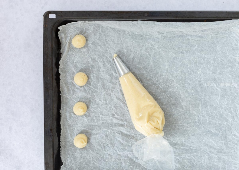 How to make Dutch bitterkoekjes
